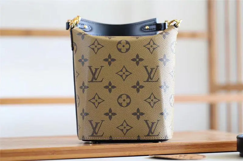 2017 premium monogram canvas bento box m43518 4 2017 premium monogram canvas bento box m43518 4