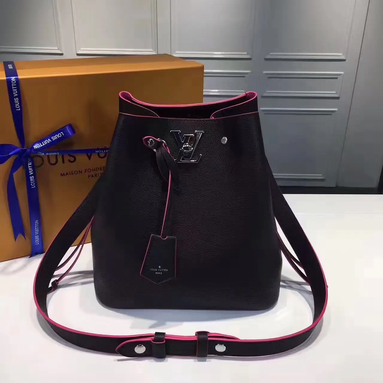 2017 premium soft calfskin lockme bucket 3 colors m54677 5 2017 premium soft calfskin lockme bucket 3 colors m54677 5