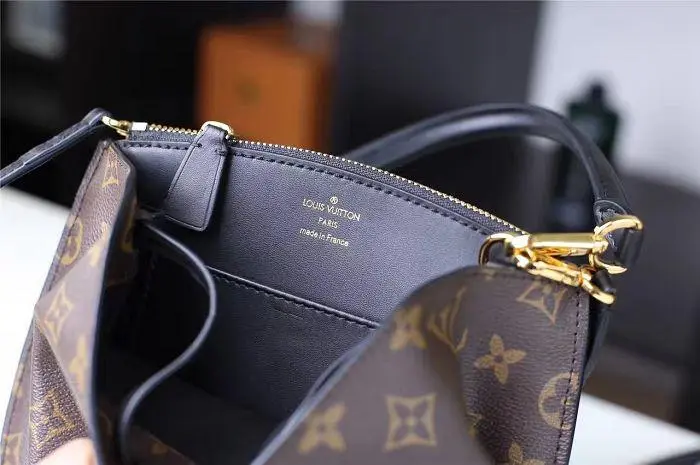 2017 runway premium monogram fringed noe handbag m43132 6 2017 runway premium monogram fringed noe handbag m43132 6