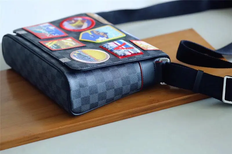 2018 damier graphite district messenger bag n40040 4
