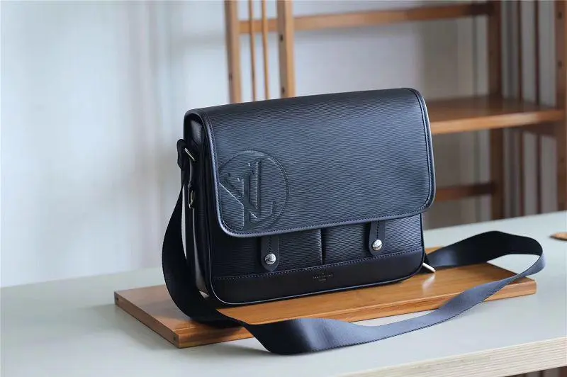 2018 men epi cowhide leather messenger bag noir m53492 3 2018 men epi cowhide leather messenger bag noir m53492 3
