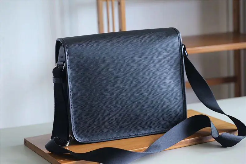 2018 men epi cowhide leather messenger bag noir m53492 4 2018 men epi cowhide leather messenger bag noir m53492 4