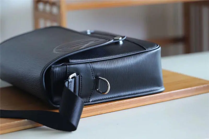 2018 men epi cowhide leather messenger bag noir m53492 5 2018 men epi cowhide leather messenger bag noir m53492 5
