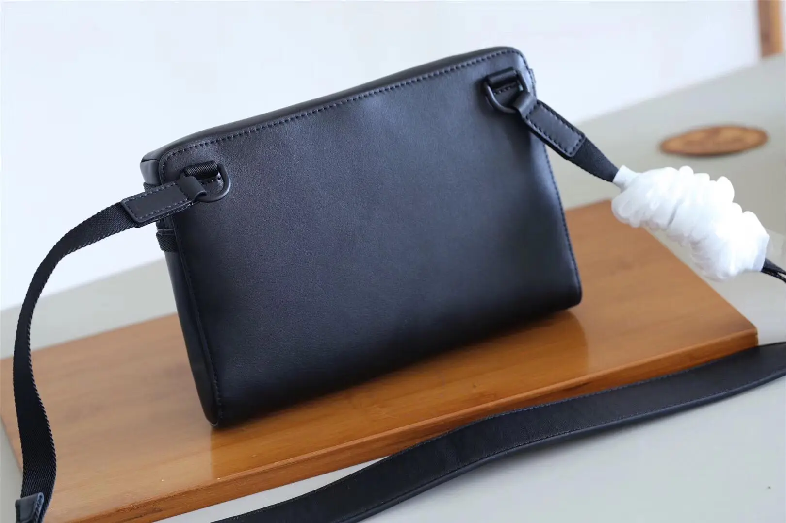 2018 men messenger pm dark infinity leather m52176 4