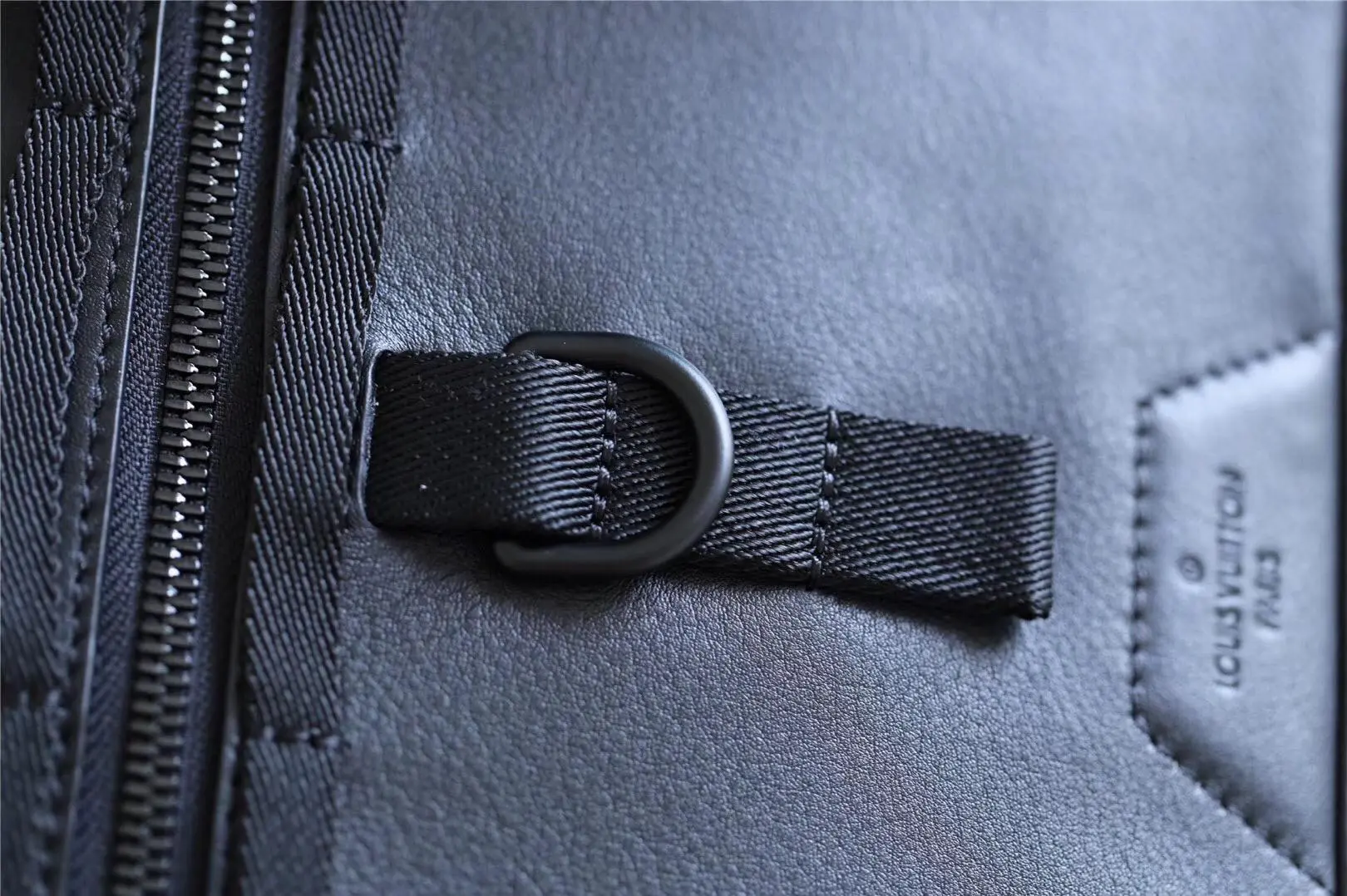 2018 men messenger pm dark infinity leather m52176 9
