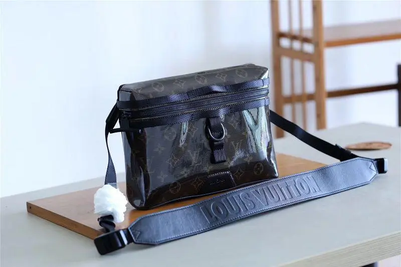 2018 men messenger pm monogram glaze m43895 3 2018 men messenger pm monogram glaze m43895 3