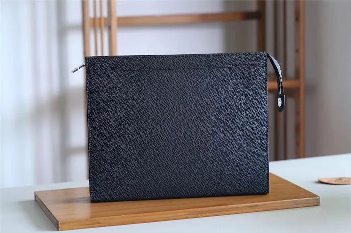 2018 men pochette voyage gm taiga leather m30043 3 2018 men pochette voyage gm taiga leather m30043 3