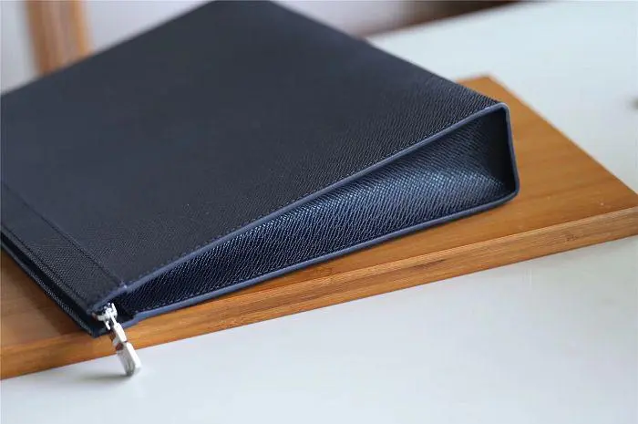 2018 men pochette voyage gm taiga leather m30043 4 2018 men pochette voyage gm taiga leather m30043 4