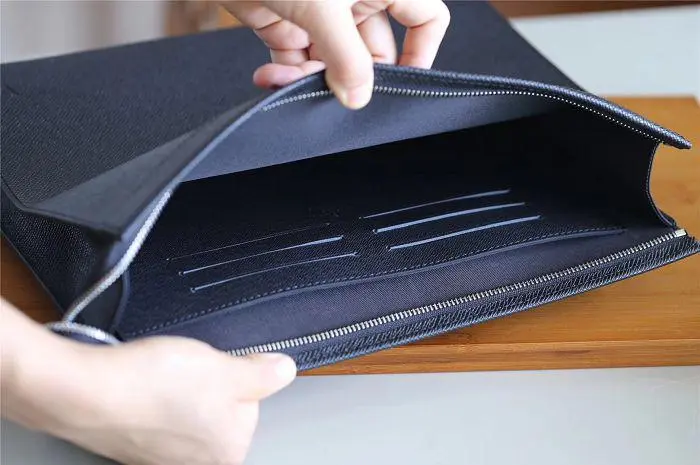 2018 men pochette voyage gm taiga leather m30043 9 2018 men pochette voyage gm taiga leather m30043 9