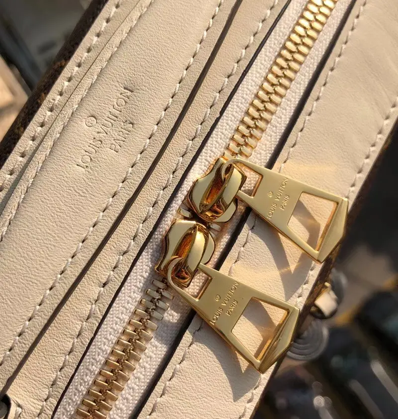 2018 premium monogram canvas saintonge handbag creme m43555 2 2018 premium monogram canvas saintonge handbag creme m43555 2