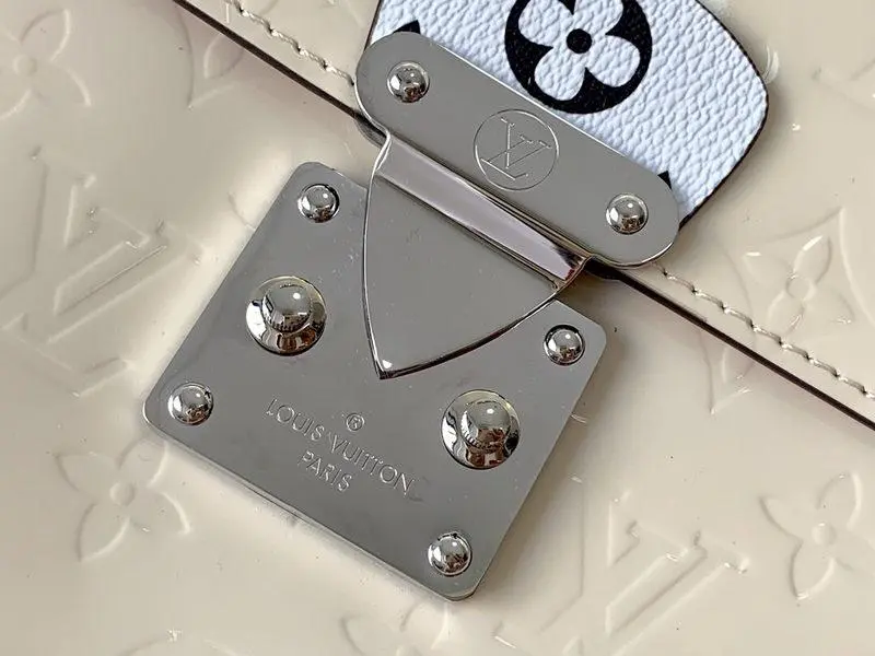 2019 monogram vernis spring street cream m90454 7