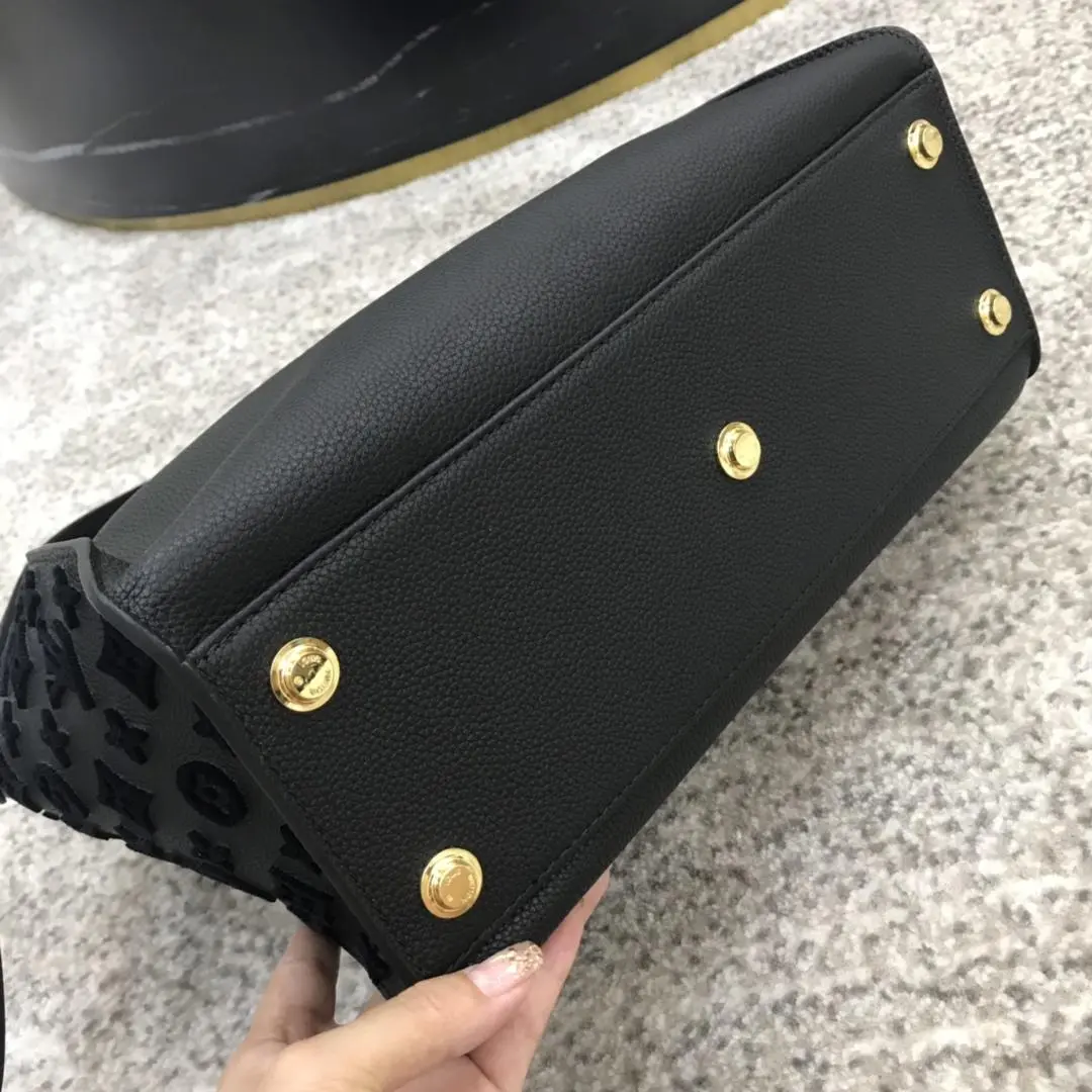 2019 nappa softy on my side black m53826 5