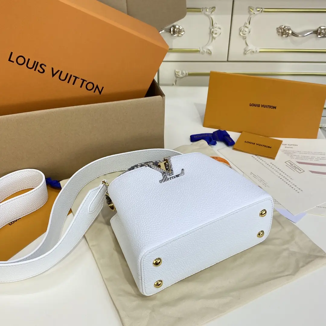 capucines mini handbag n98477 6