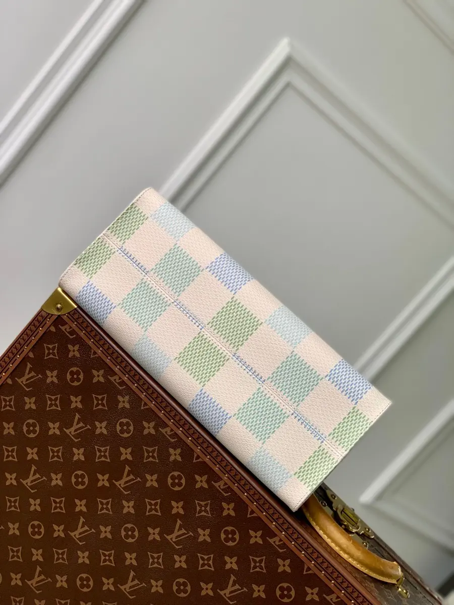 damier giant canvas onthego handbag mm n40518 6 damier giant canvas onthego handbag mm n40518 6