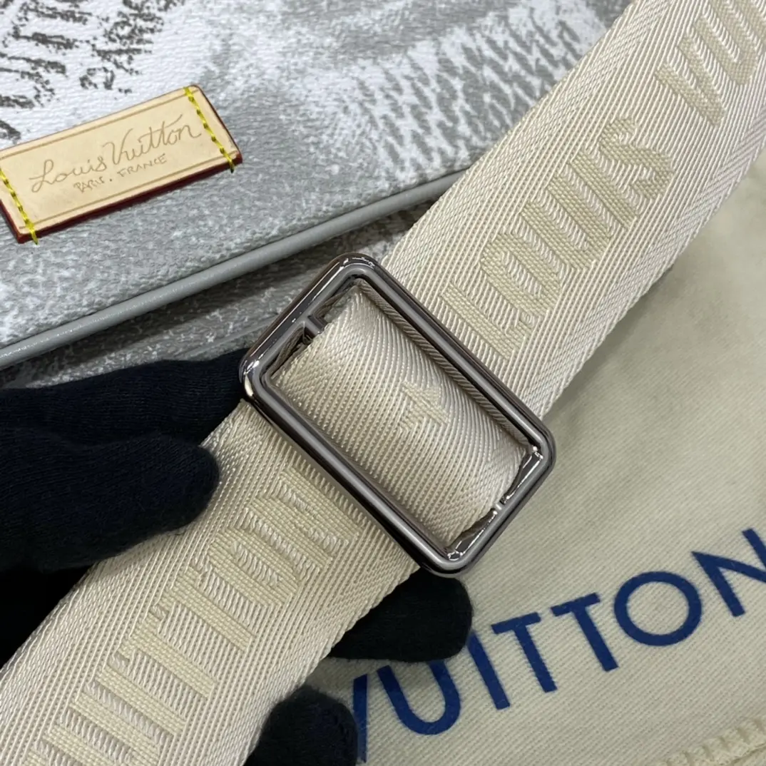 damier salt canvas trio messenger stone gray n50068 9 damier salt canvas trio messenger stone gray n50068 9