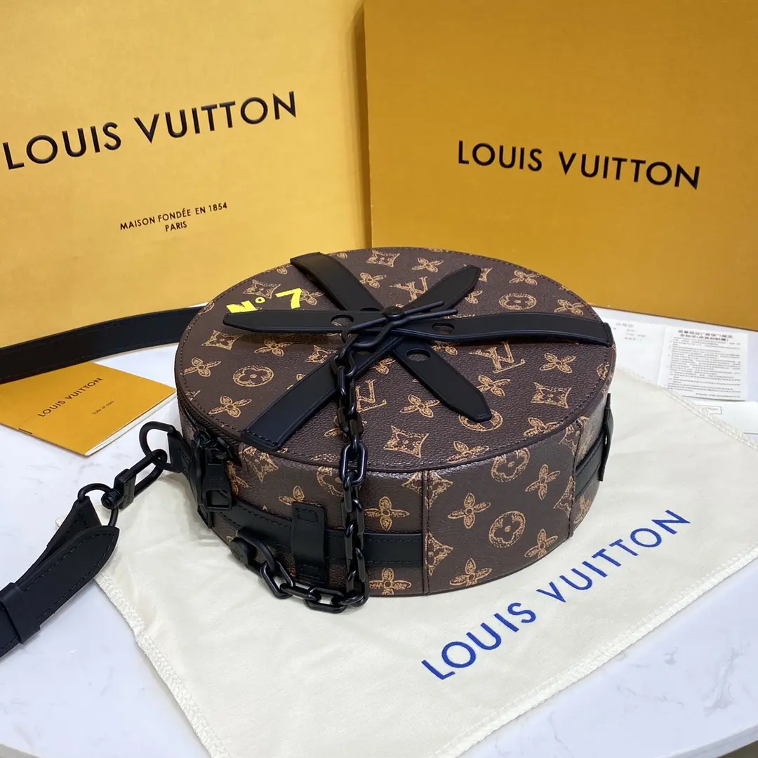 epi cluny mini handbag black m59706 6 epi cluny mini handbag black m59706 6