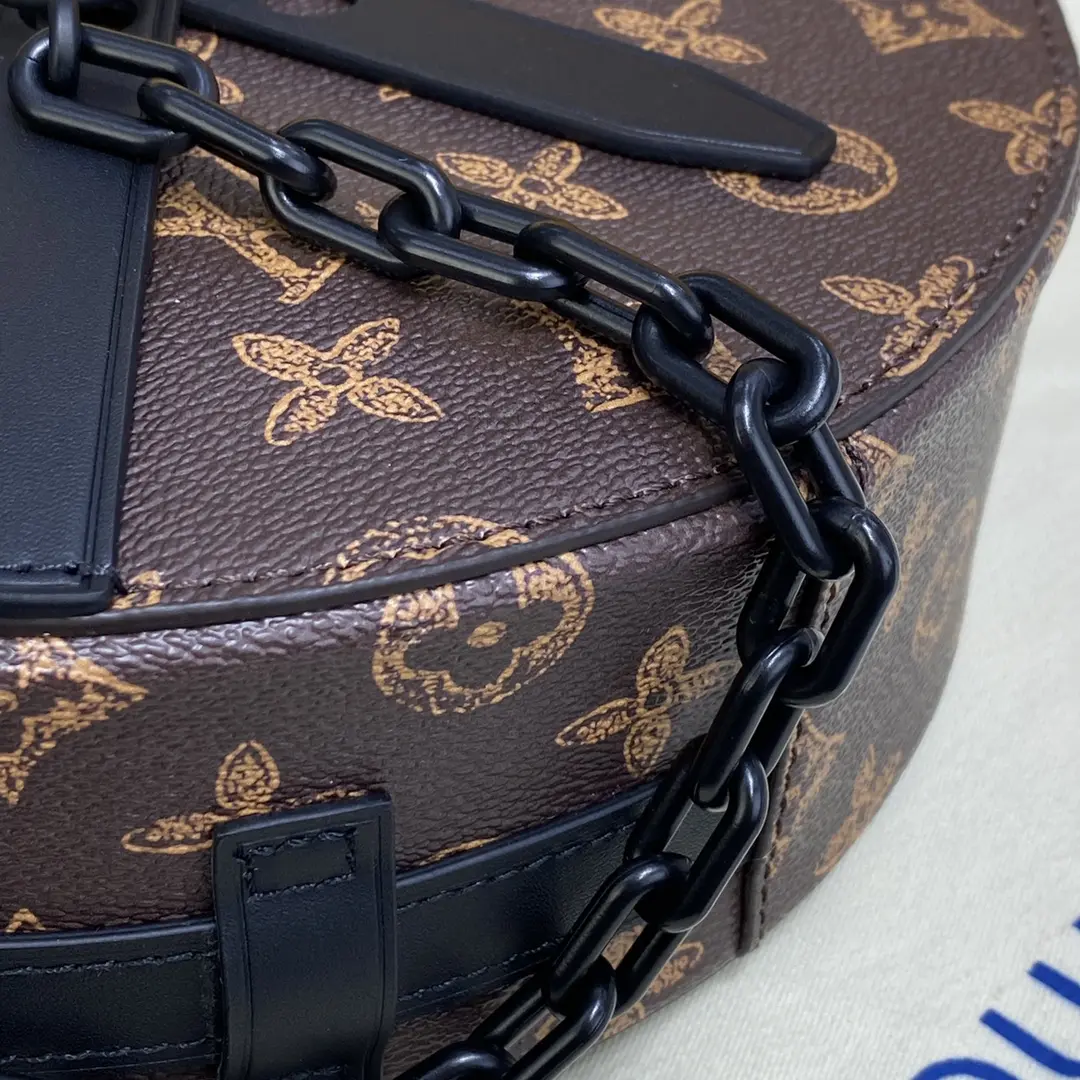 epi cluny mini handbag black m59706 8 epi cluny mini handbag black m59706 8