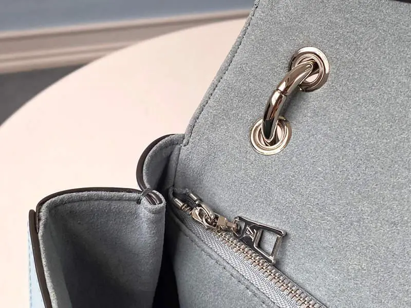 epi grained pochette grenelle m559981 2 epi grained pochette grenelle m559981 2