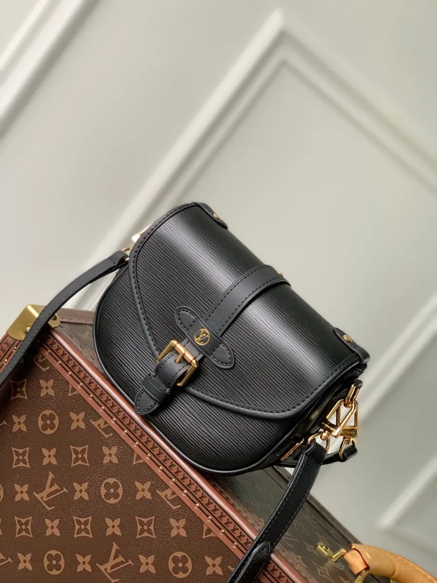 epi leather saumur bb black m23469 black 5 epi leather saumur bb black m23469 black 5