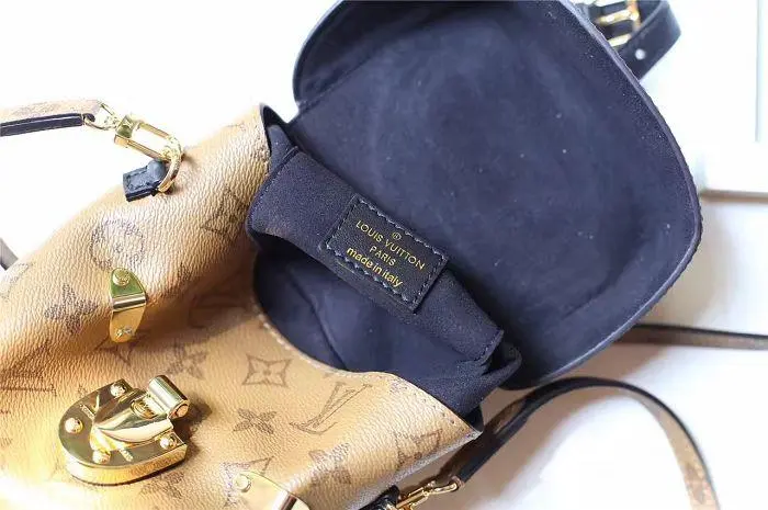 f w 2016 limited monogram canvas camera box m42999 2 f w 2016 limited monogram canvas camera box m42999 2