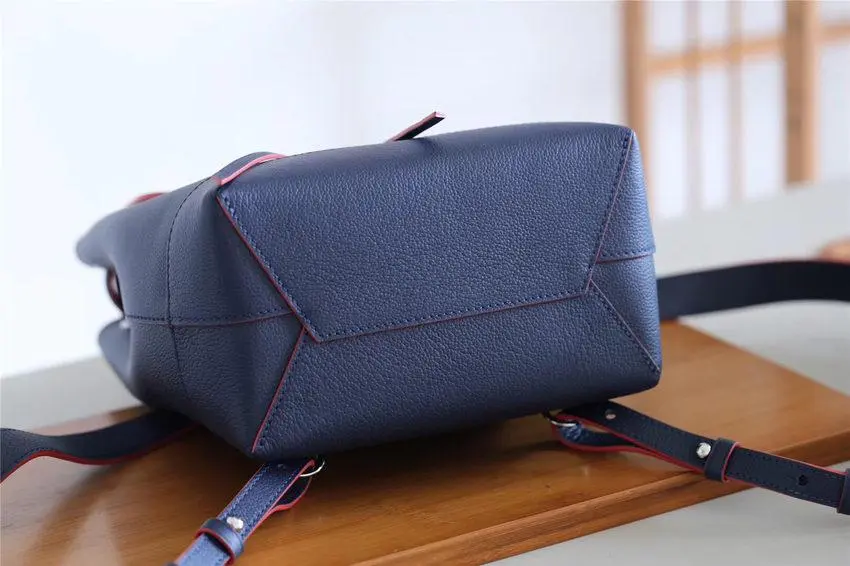 fall winter 2018 lockme backpack marine rouge m43879 6 fall winter 2018 lockme backpack marine rouge m43879 6