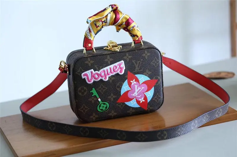 fall winter 2018 lv stories box n40048 4