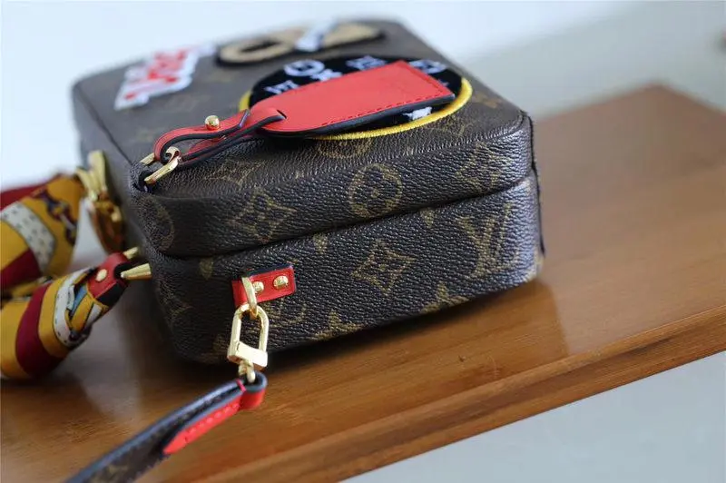 fall winter 2018 lv stories box n40048 5