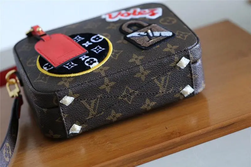 fall winter 2018 lv stories box n40048 6