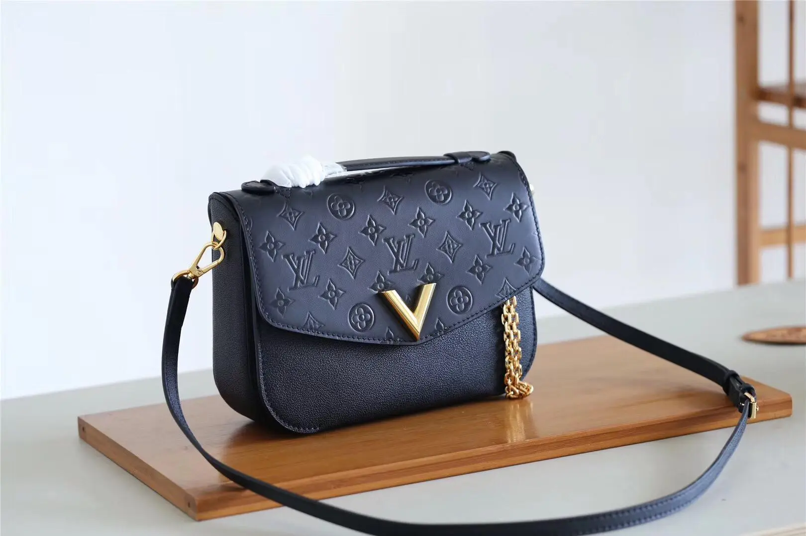 fall winter 2018 very messenger black m53382 3