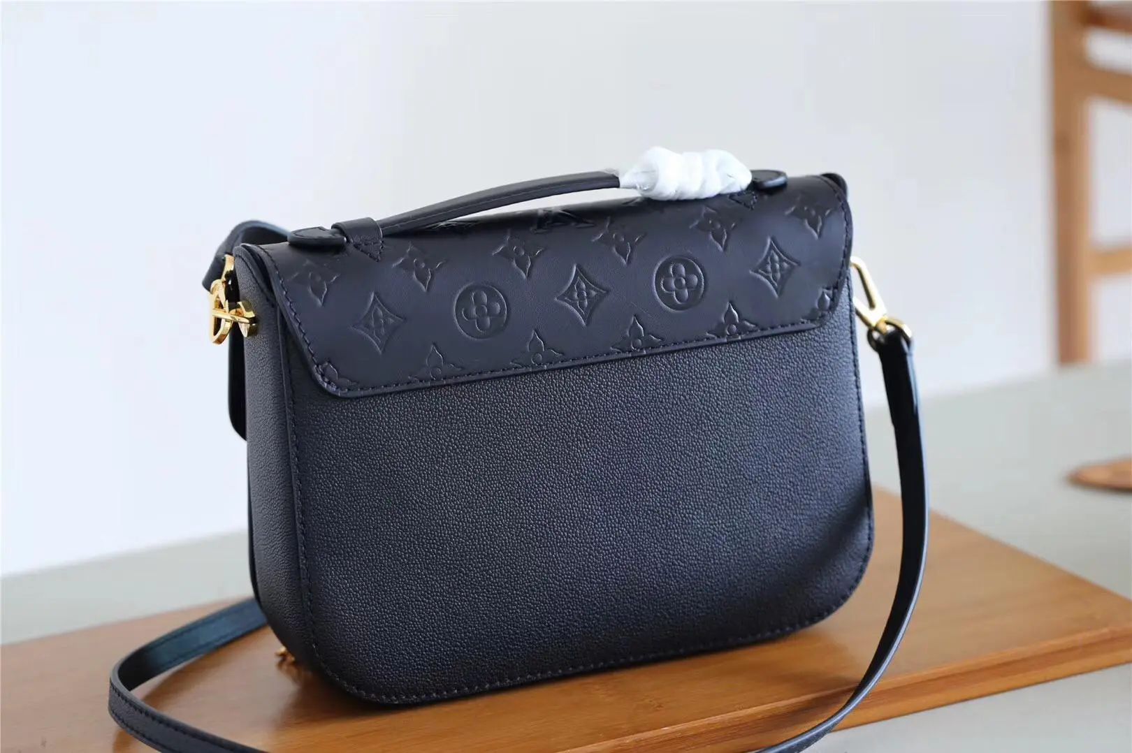 fall winter 2018 very messenger black m53382 4