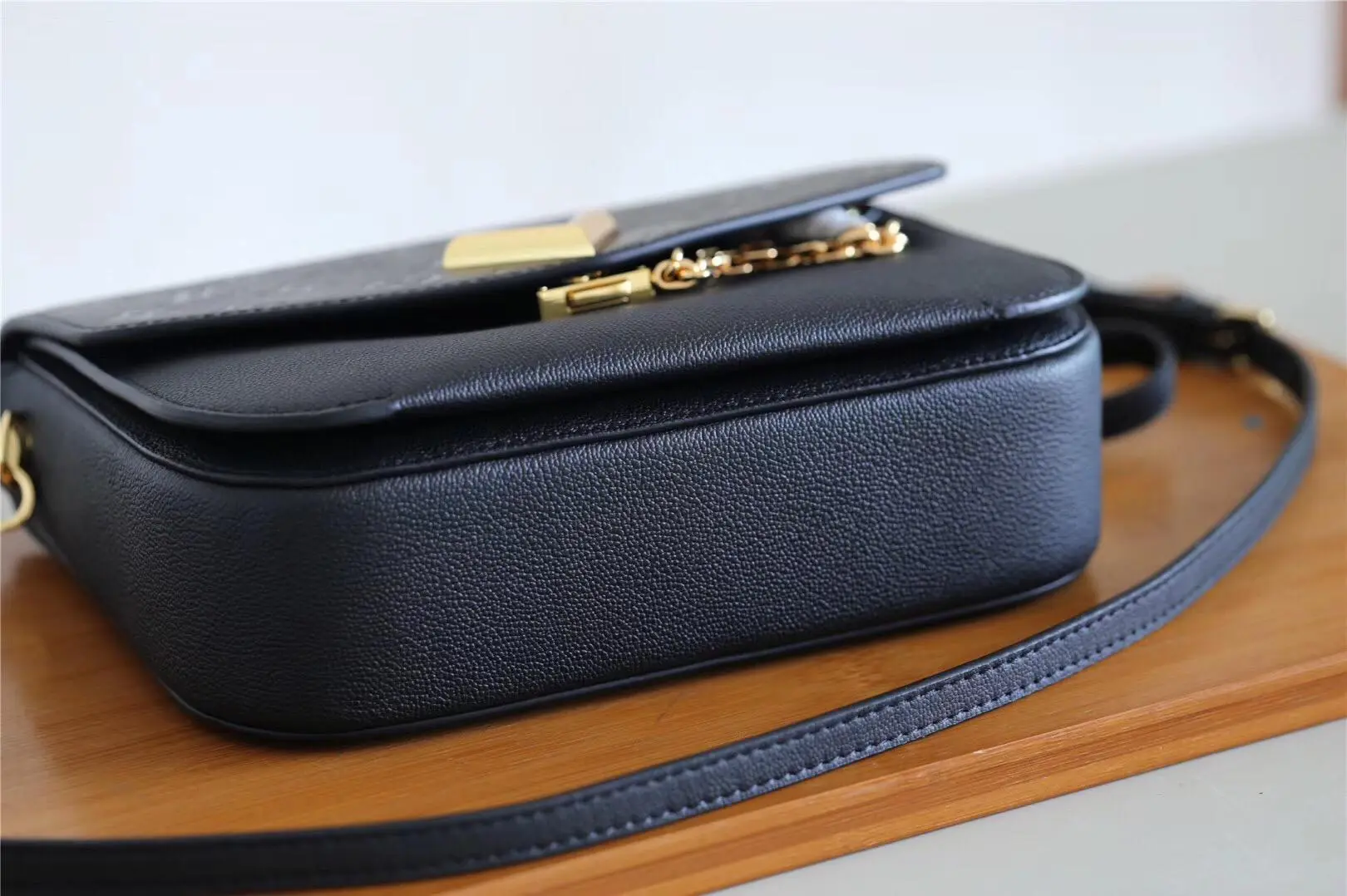 fall winter 2018 very messenger black m53382 6