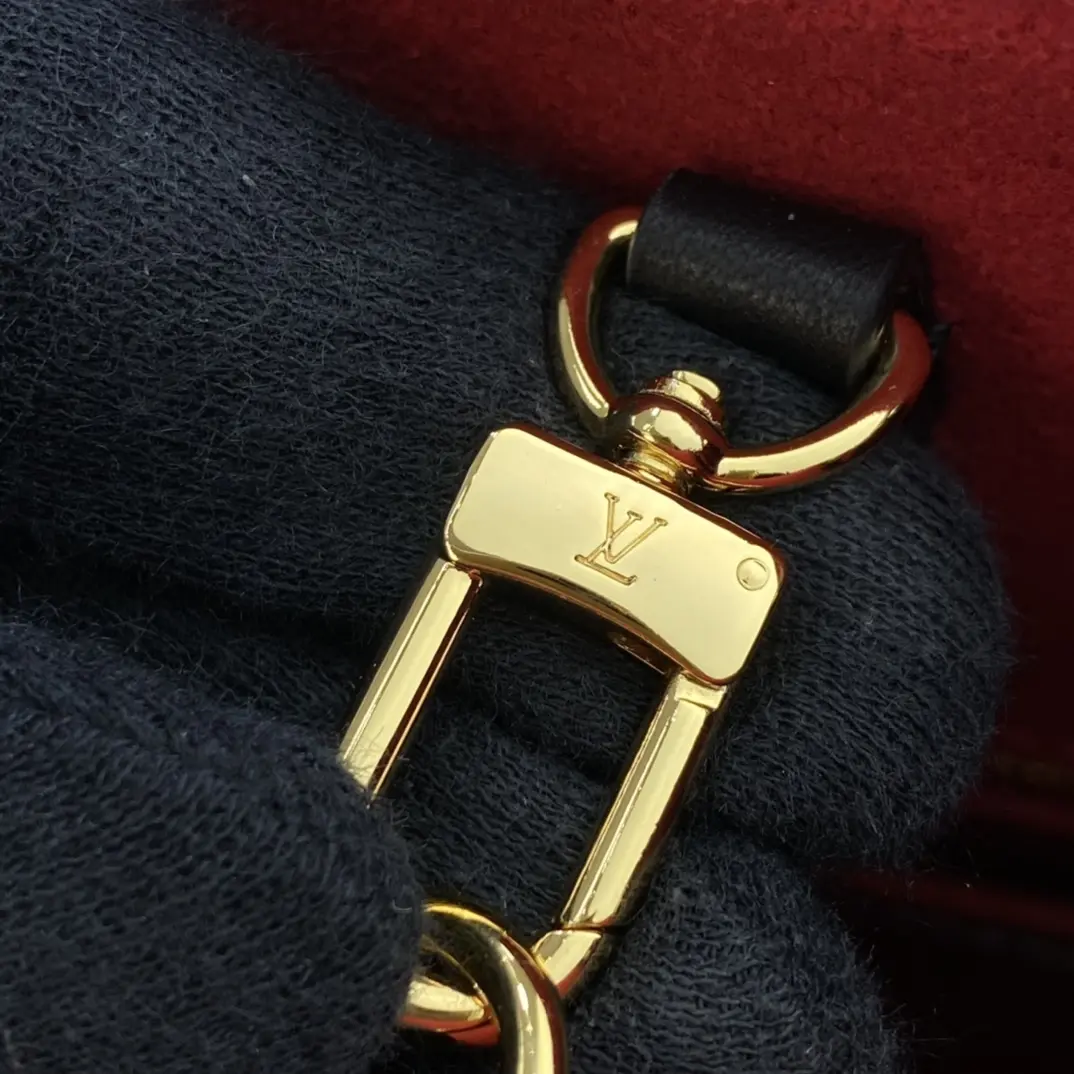 fall winter 2021 monogram cameo onthego mm tote bag m59245 11 fall winter 2021 monogram cameo onthego mm tote bag m59245 11