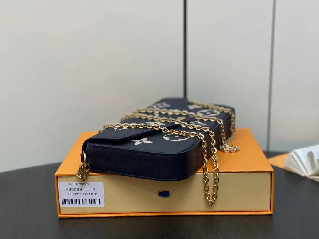felicie pochette m82479 12
