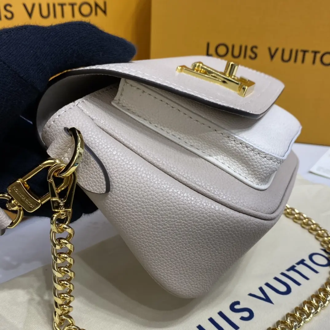 grained calf leather lockme tender m58554 3