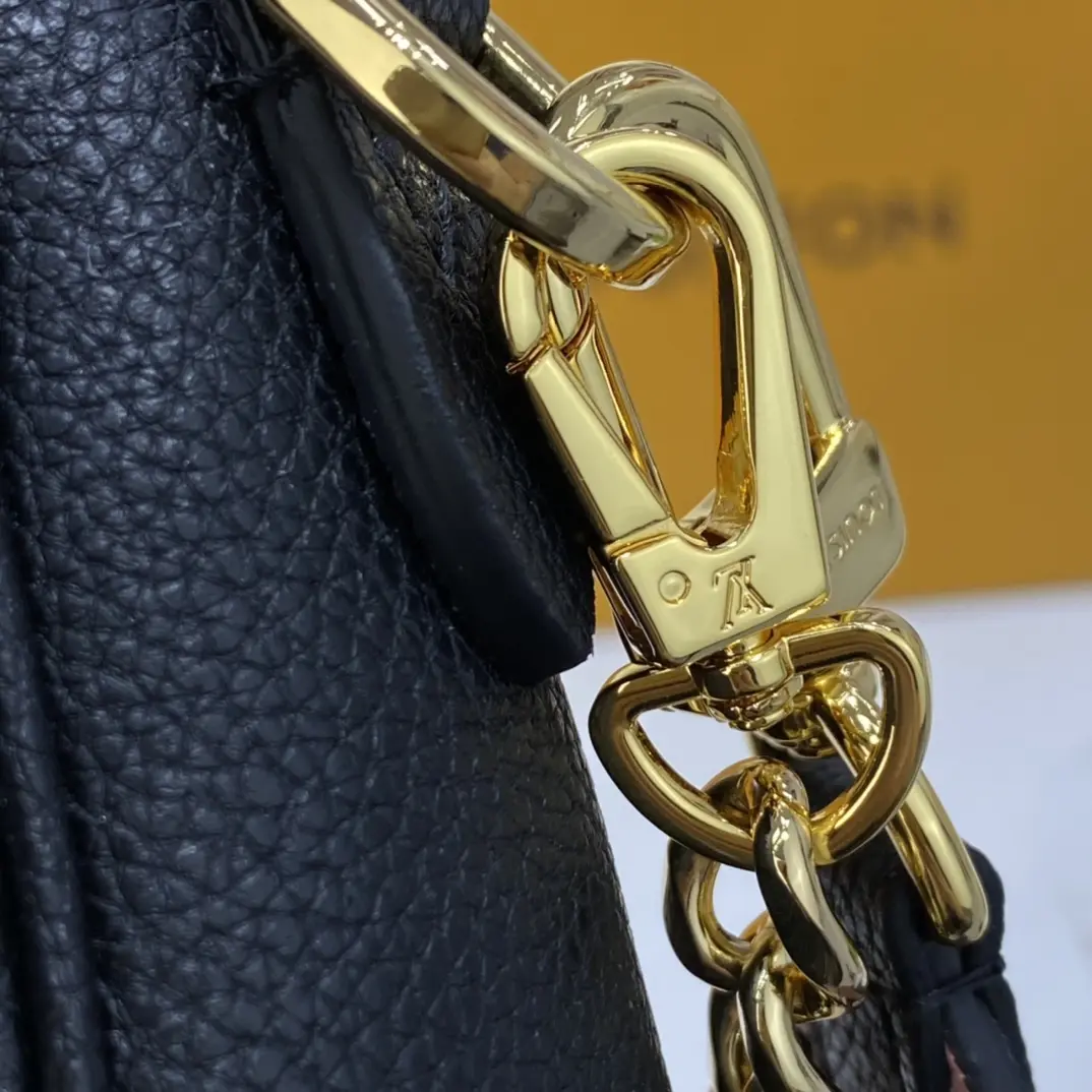 grained calf leather lockme tender m58557 3