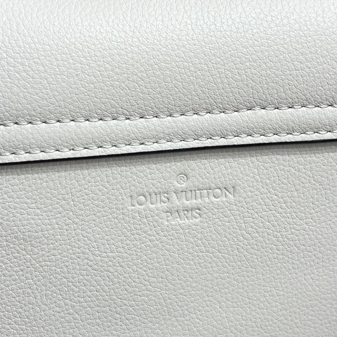 grained calf leather lockme tender m59733 8