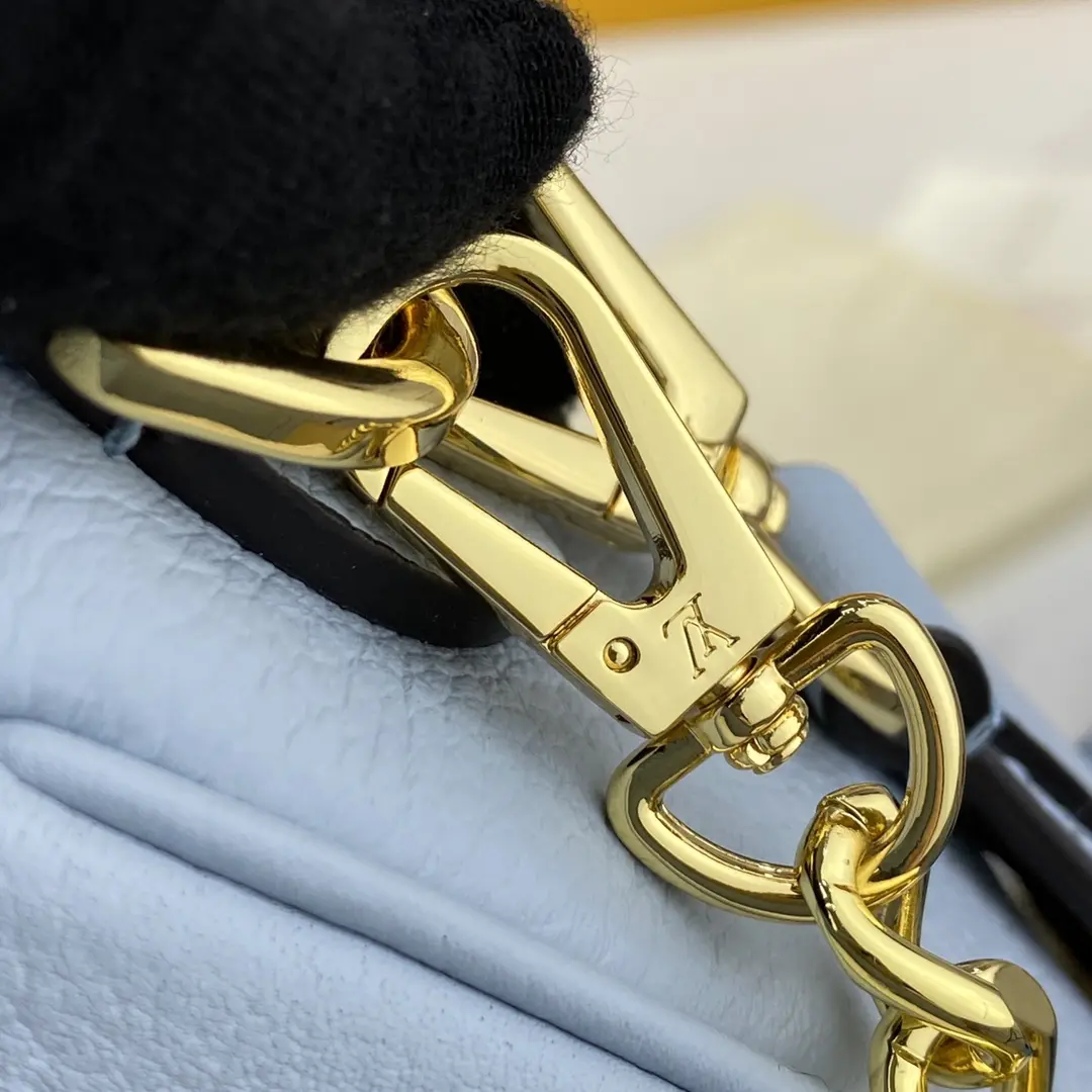 grained calf leather lockme tender m59984 8