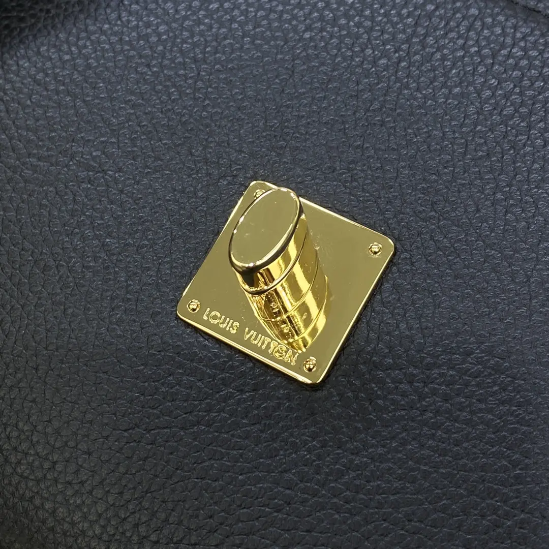 lockme chain bag east west m22303 2