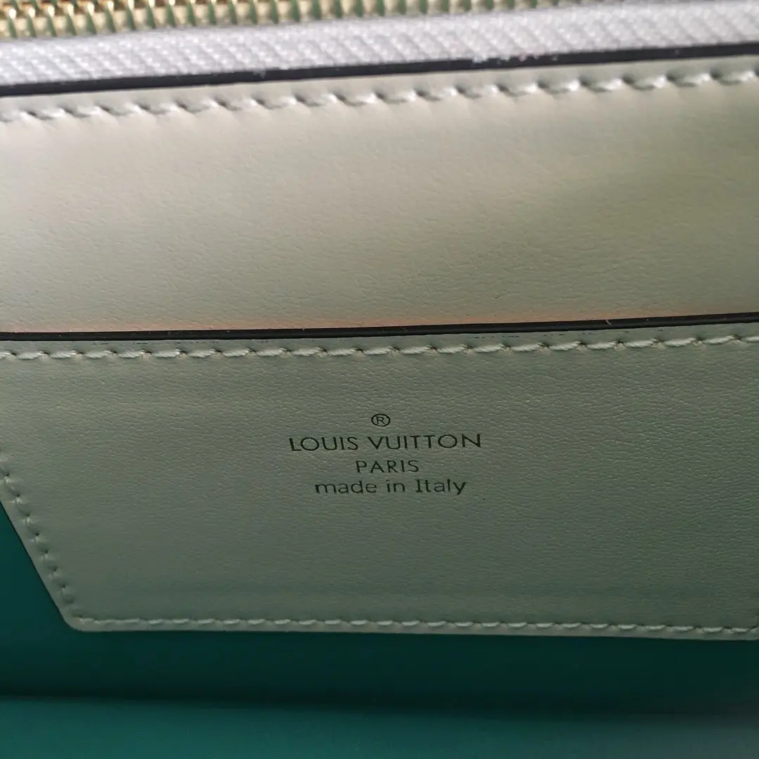 lv circle lv pont 9 cream m55950 11 lv circle lv pont 9 cream m55950 11