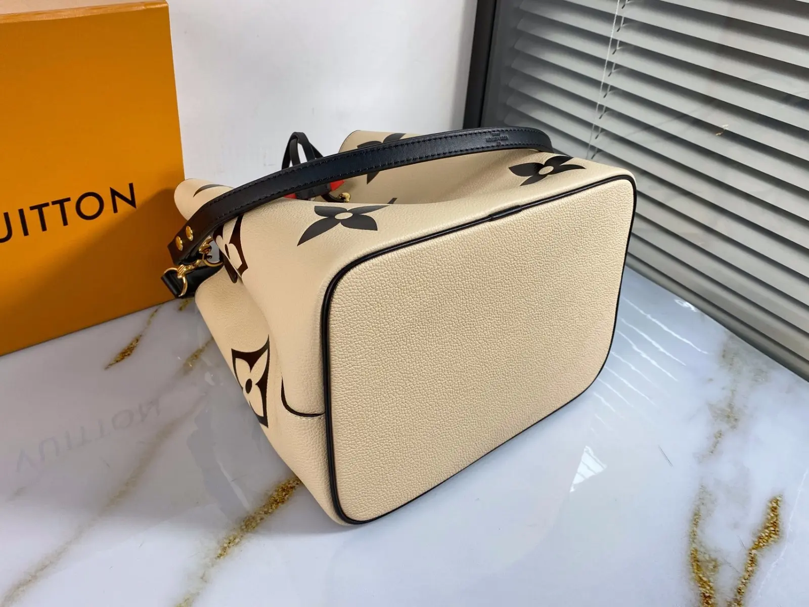 lv crafty neonoe mm cream m56889 7 lv crafty neonoe mm cream m56889 7