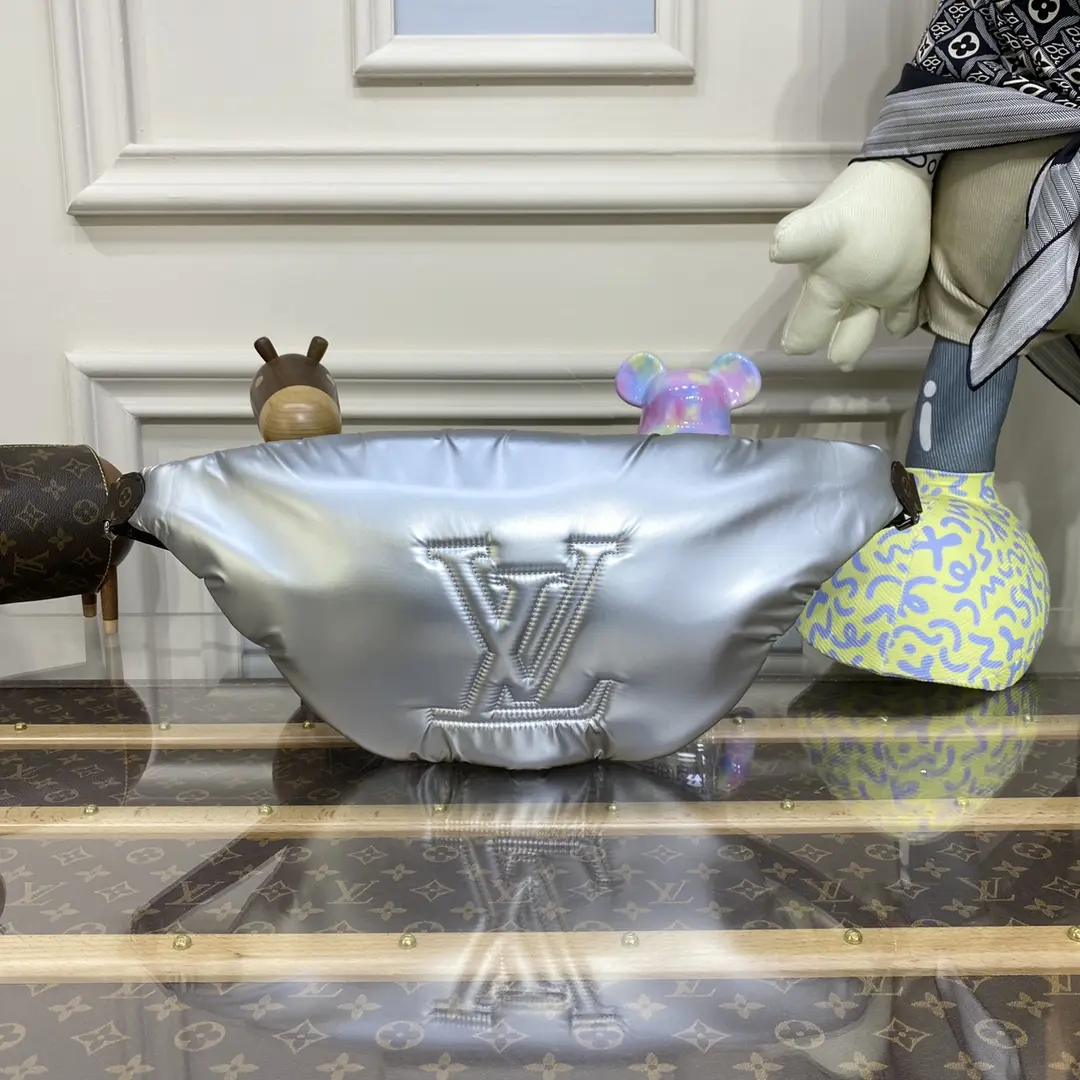 lv pillow maxi bumbag m20971 4