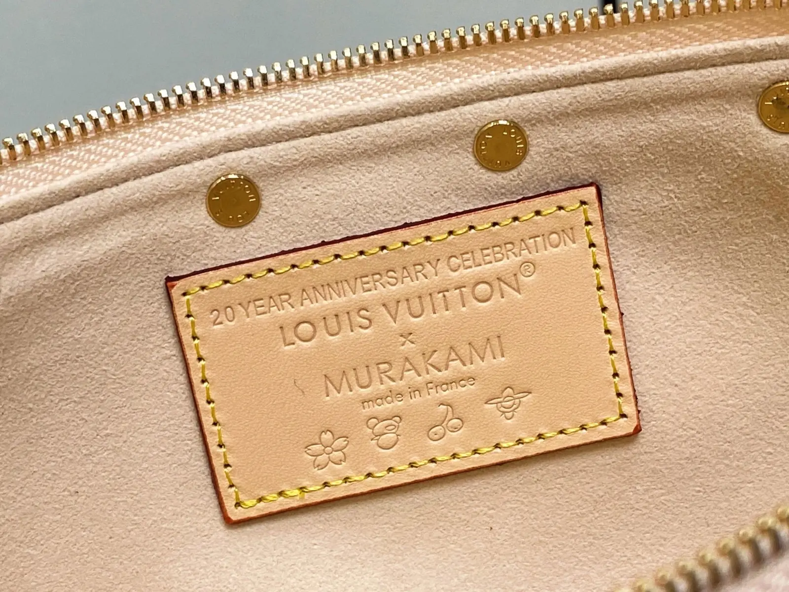 lv x tm pochette accessoires m13404 12 lv x tm pochette accessoires m13404 12
