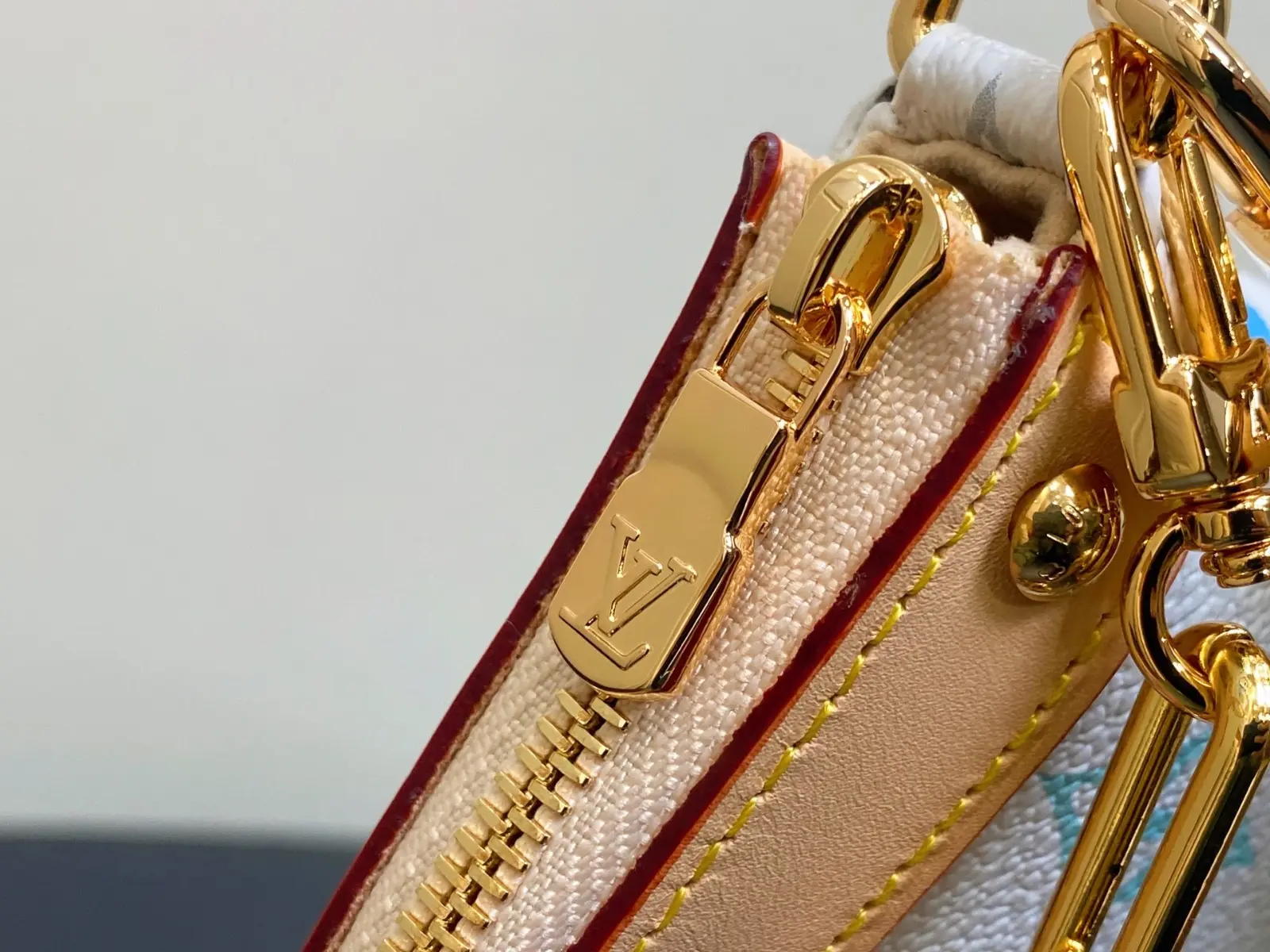 lv x tm pochette accessoires m13404 5 lv x tm pochette accessoires m13404 5
