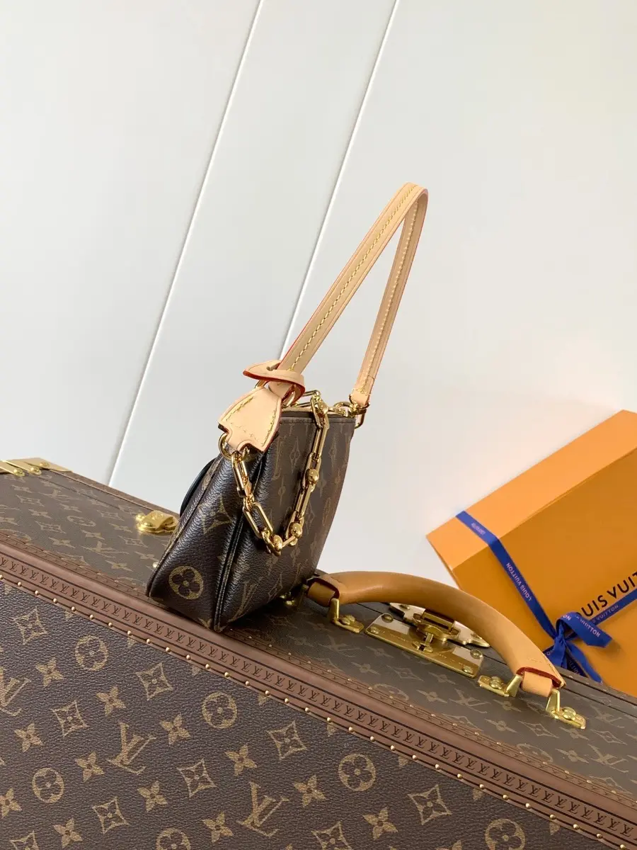 lv x tm pochette accessoires m13440 7 lv x tm pochette accessoires m13440 7