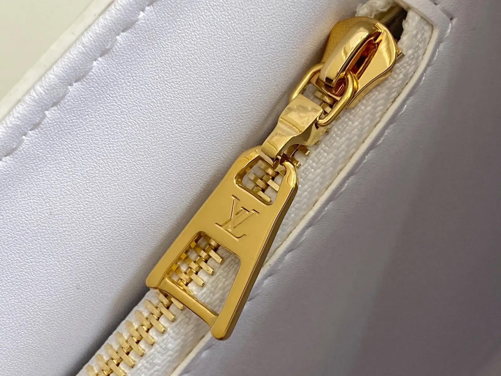 lv x tm twist mmslim m13678 4