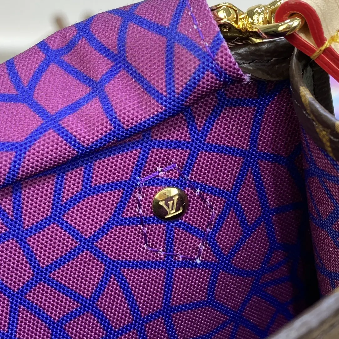 lv x yk petit sac plat m82112 3