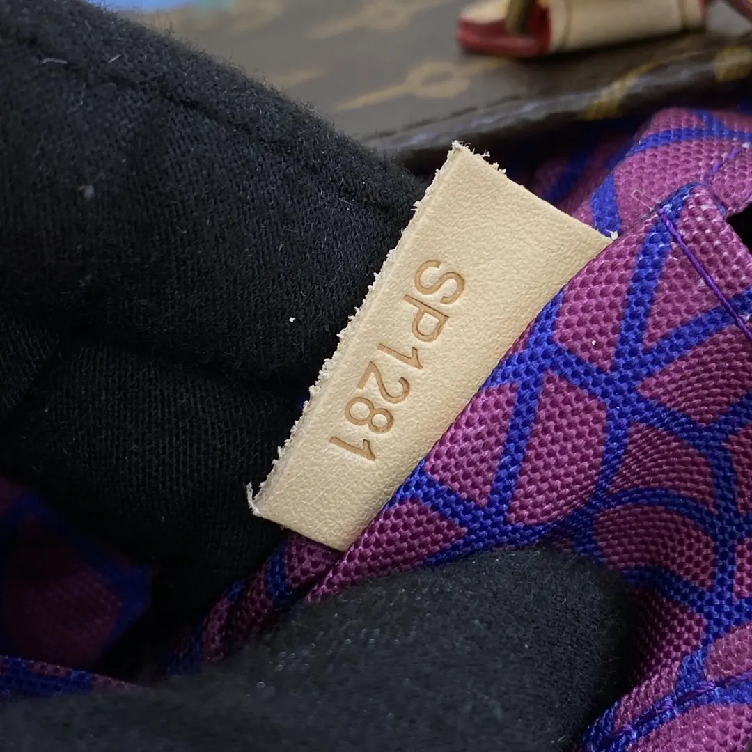 lv x yk petit sac plat m82112 4