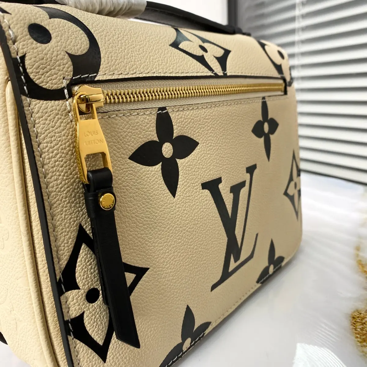 m45384 lv crafty pochette metis cream m45384 5 m45384 lv crafty pochette metis cream m45384 5