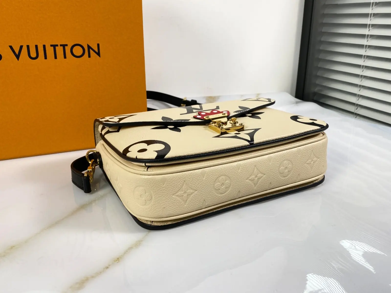 m45384 lv crafty pochette metis cream m45384 7 m45384 lv crafty pochette metis cream m45384 7