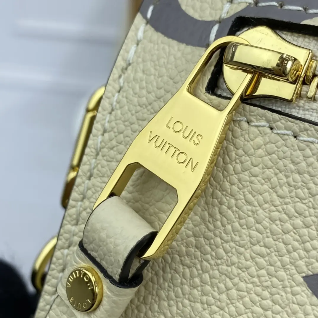 m45384 lv crafty pochette metis sliver m45384 sliver 9 m45384 lv crafty pochette metis sliver m45384 sliver 9